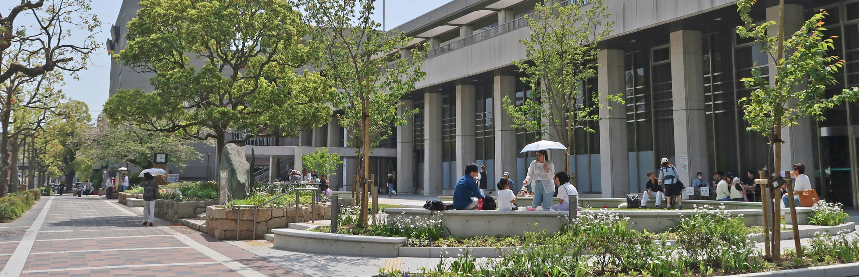 西宮市本庁舎前広場